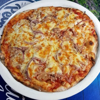 Pizza de atún